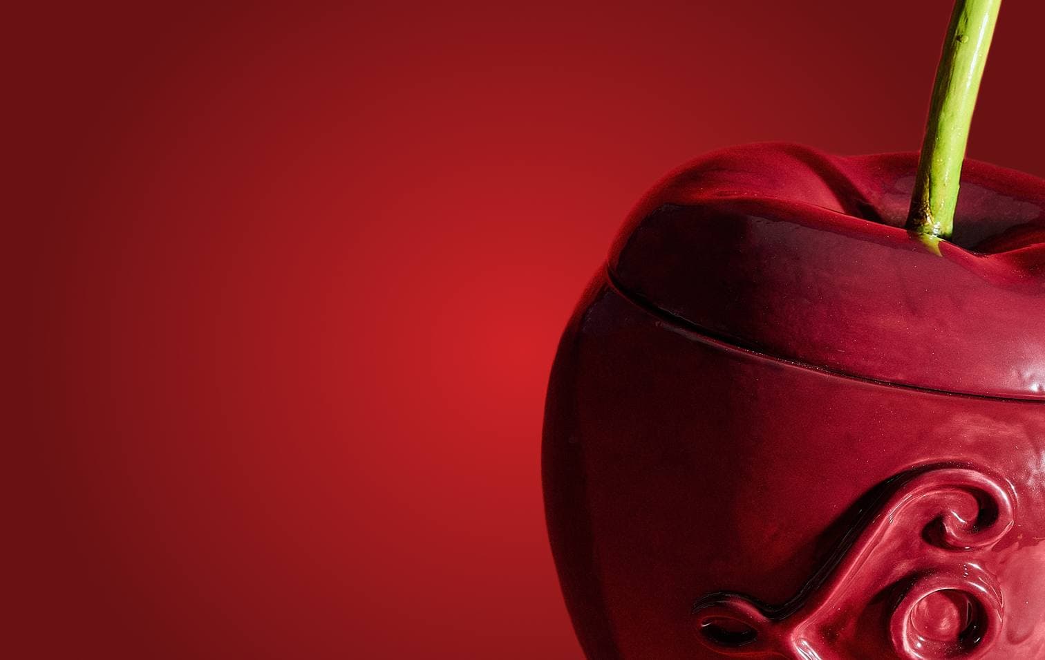 Press kit Cereja em fundo vermelho
